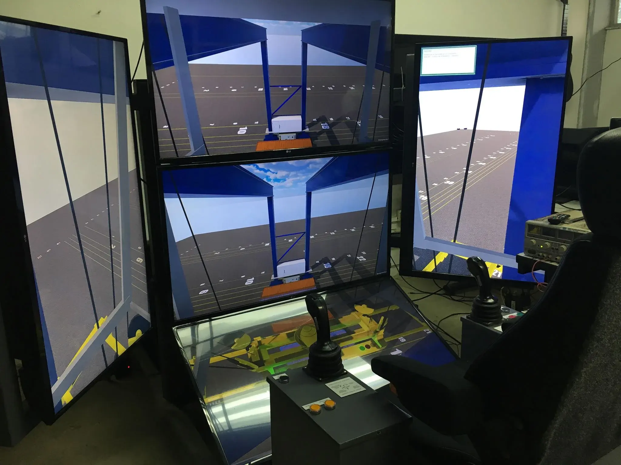 Estación de Desarrollo con Joysticks